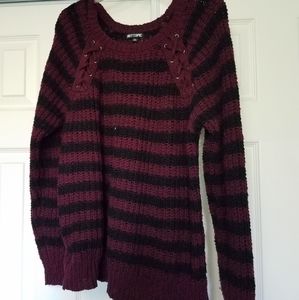 Hot topic maroon and black sweater